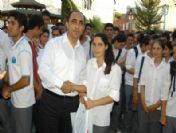 Polisten Öğrencilere Kırtasiye Yardımı