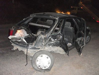 Söğütlü'de Trafik Kazası: 3 Yaralı