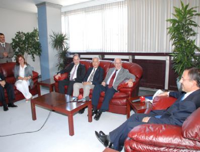 TURIZM YATıRıMCıLARı DERNEĞI - Tütsis Başkanı Halit Narin Başkan Özhaseki'yi Ziyaret Etti