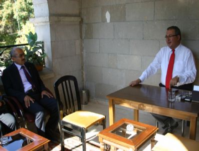 HASAN ÜNVER - Ünver,kent Konseyi Başkanı Özdemir Ve Yürütme Kurulu Üyelerinini Kabul Etti