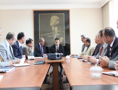 HÜSEYIN DEMIRBAŞ - Vali Yardımcısı Eğitim Camiası İle Bir Araya Geldi