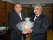 Başkan Yılmaz, Vali Yardımcısı Yıldızer'e Teşekkür Plaketi Verdi