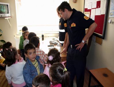 ÖMER ÇAKMAK - Çocuk Kulübü İtfaiye Müdürlüğünü Ziyaret Etti
