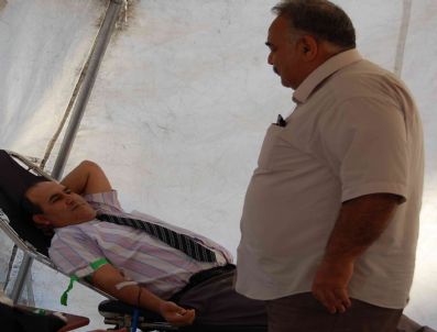 Simav Kaymakamı Kan Bağışladı