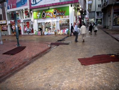 Sivas'ta Yağan 10 Dakikalık Yağmur Hayatı Felç Etti