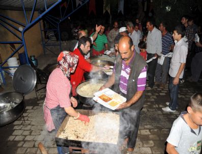 Atça'da 5 Bin Kişi Aynı Sofrada İftar Yaptı