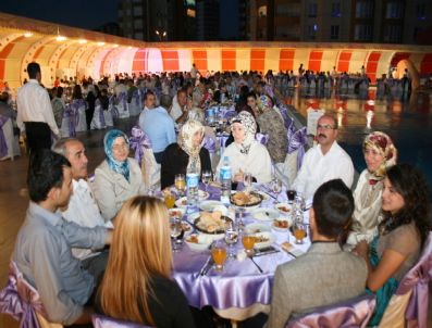 SAADETTIN AYDıN - Başkan Yıldırım İlçe Teşkilatına İftar Verdi