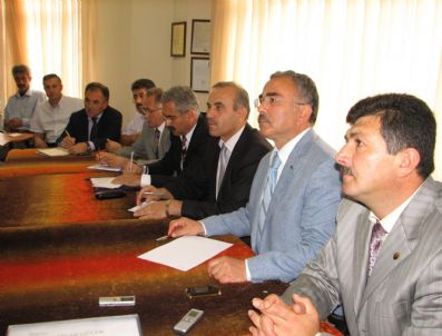 DSI - Hilmi Güler'den Muhtarlara Jest