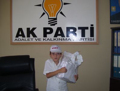 KÖZLÜ - Küçük Akpartili'den 'Evet' Broşürü