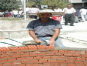 Sıcaktan Korunmak İçin İlginç Yöntem