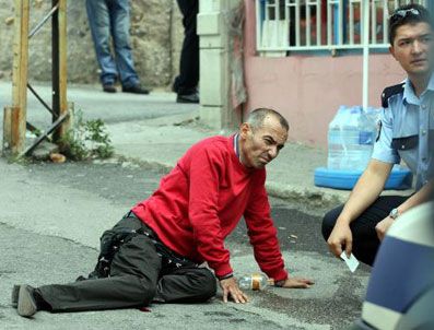 MEHMET ERDEMIR - Sokak ortasında bacaklarından kurşunlandı