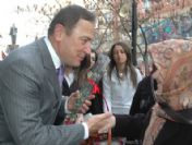 Afişçi başkan topun ağzında