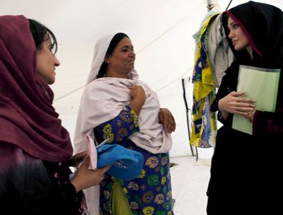 ANGELİNA JOLİE - Angelina Jolie, Pakistan'a gitti