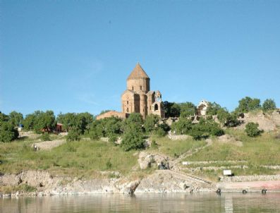 AKDAMAR KILISESI - Ayin Öncesi Kiliseye Yoğun İlgi