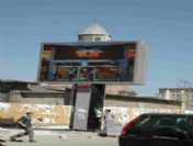 Reklam Panoları Tarihi Medrese'deki Estetiği Bozuyor