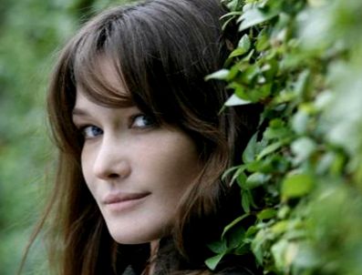 CARLA BRUNI - Bayan Sarkozy'e büyük şok