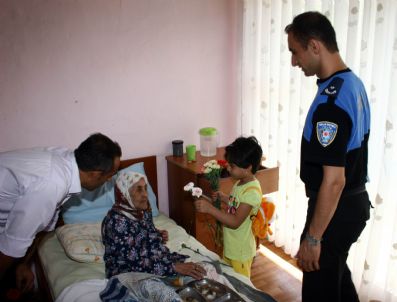 SHCEK - Polis Yaşlıları Bayramda Unutmadı