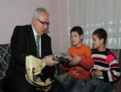 Çorum Valisi Çakır 2010'un Son Gününü Çocuklar Ve Engelli Çifte Ayırdı