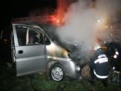 Düzce'de Park Halindeki Minibüs Yandı