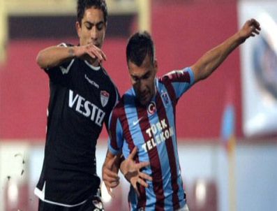 BORDO MAVILI TAKıM - Trabzonspor rakiplerine büyük gözdağı verdi