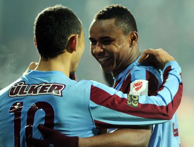BORDO MAVILI TAKıM - Trabzonspor Manisaspor maçı golleri izle