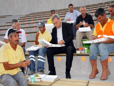 2 Bin 500 Taşeron İşçi İzmir Büyükşehir Belediye Bünyesine Geçti