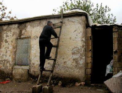 Arabanlı Vatandaşlar, Kerpiç Evlerin Yıkılmasını İstiyor