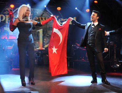 AJDA PEKKAN - Cratos'tan 2010'a görkemli veda