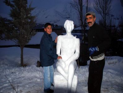 Hakkarili Mimarın Heykel Keyfi