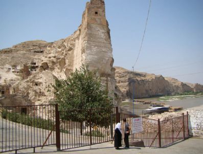 Hasankeyf Kale Girişine Konulan Demir Kapılara Tepki