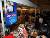 Keskin, Kitaplarını İmzaladı