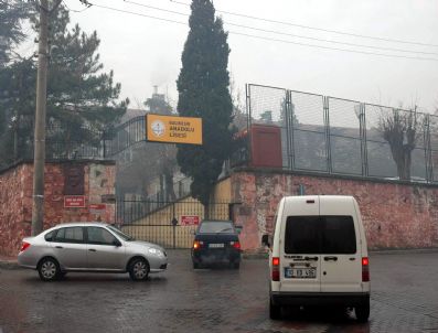 BALıKESIR DEVLET HASTANESI - Balıkesir Lisesi'nde Bıçaklı Kavga: 2 Yaralı