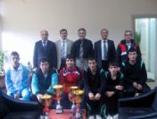 Gediz Teknik Ve Endüstri Meslek Lisesi Güreşçileri Şampiyon Oldu