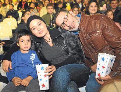 SADRİ ALIŞIK - Özer ile Yeşilçay boşandıktan sonra ilk kez oğulları için bir araya geldi