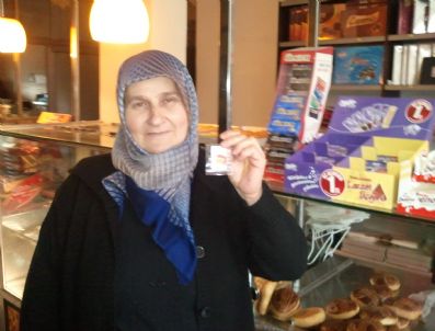 YAŞAR SEVER - Pastadan Altın Çıktı