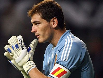 PETR CECH - 2010'un en iyi kalecisi Casillas