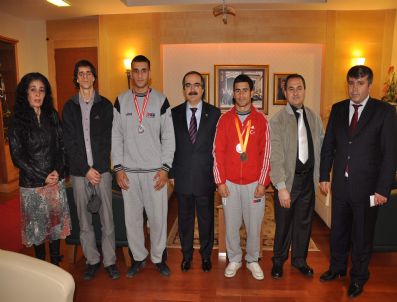 Engelli Şampiyonlardan Vali Coş'a Ziyaret