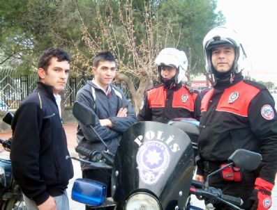 Liseli Gençlerle Polis El Ele