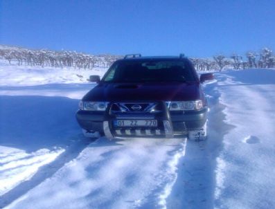 Pervari'de Kar Yağışı Nedeniyle Köy Yolları Kapandı