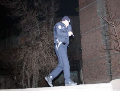 ÇıKMAZ SOKAK - Polisten Kaçan Şehir Magandaları Otomobili Bırakıp Kaçtı