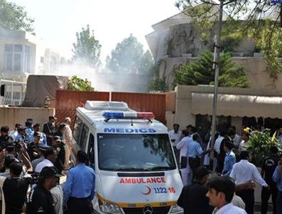 BENAZIR BUTTO - Pakistan'da valiye silahlı saldırı