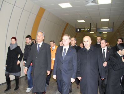 COLIN KAZIM - Adnan Polat Ve Göksel Gümüşdağ Seyrantepe Metrosunu Gezdi