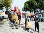 Altınova'da Develer, Anneler İçin Güreşecek