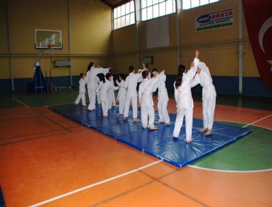 İBRAHIM DEMIR - Gediz'de Okul Sporları Törenle Açıldı