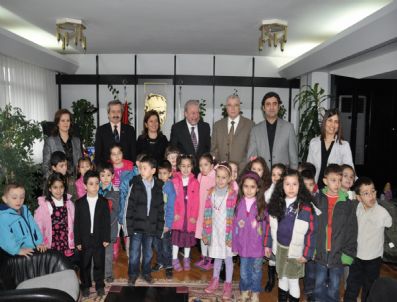 Minik Öğrenciler'den Başkan Okay'a Teşekkür Ziyareti