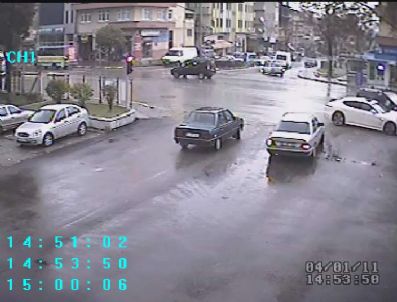 SEDAS - Süper Lüks Otomobil Çarptığı Aracı Topaç Gibi Döndürdü