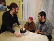 80'lik Şüşü Teyze'nin İlk Doğum Günü Kutlaması Yapıldı