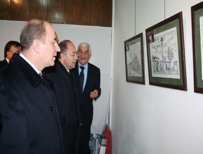 CEMAL AKYıLDıZ - Bakanlar 2011 Resim Sergisini Gezdi
