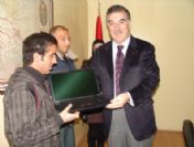 Bayburt Valisinden Görme Engelli Genclere Bilgisayar