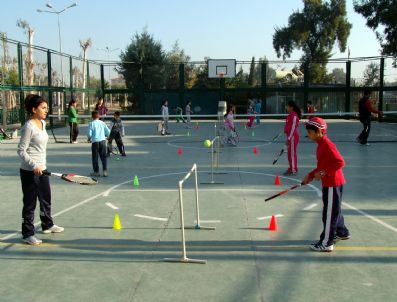 ÜMIT YAŞAR OĞUZCAN - Mersin'de Ücretsiz Tenis Kursları Devam Ediyor